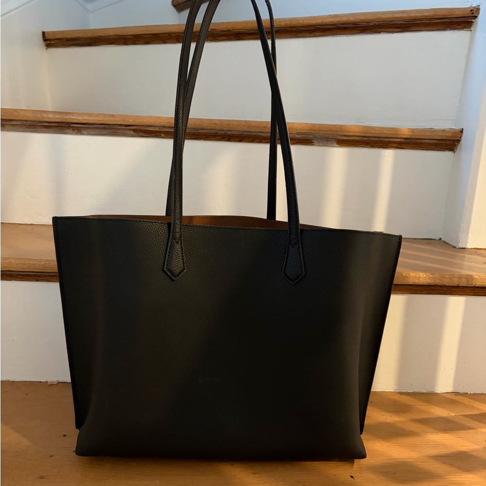 Italian Leather triple compartment shopper tote from Quince! Excellent condition